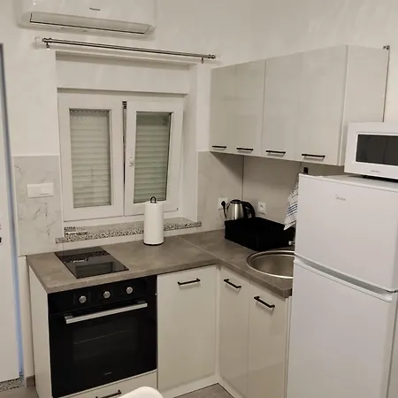 Lorber House Stinjan - * بولا