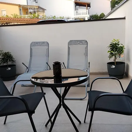 Lorber House Stinjan - منزل للإقامة بولا