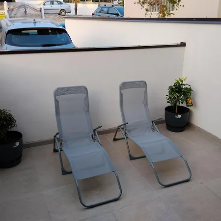 Lorber House Stinjan - بولا